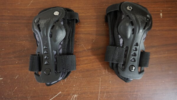 Kit Rodilleras y Muñequeras Stark Pro XL Protecciones Usadas - Imagen 3